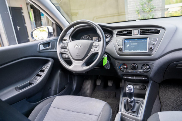 Hyundai i20 1.0 T-GDI Comfort|Prijs rijklaar incl. 12 mnd garantie| Stoel/stuurverwarming Bluetooth Carplay Camera PDC achter
