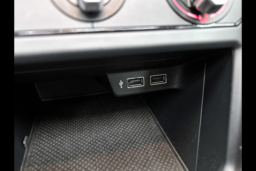 Volkswagen Polo 1.0 TSI Comfortline (NL-auto, Panorama, Navi, Carplay/ Android Auto, APP-Connect, Climate Con, Cruise Con, Etc)