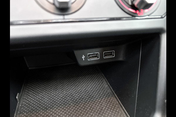 Volkswagen Polo 1.0 TSI Comfortline (NL-auto, Panorama, Navi, Carplay/ Android Auto, APP-Connect, Climate Con, Cruise Con, Etc)
