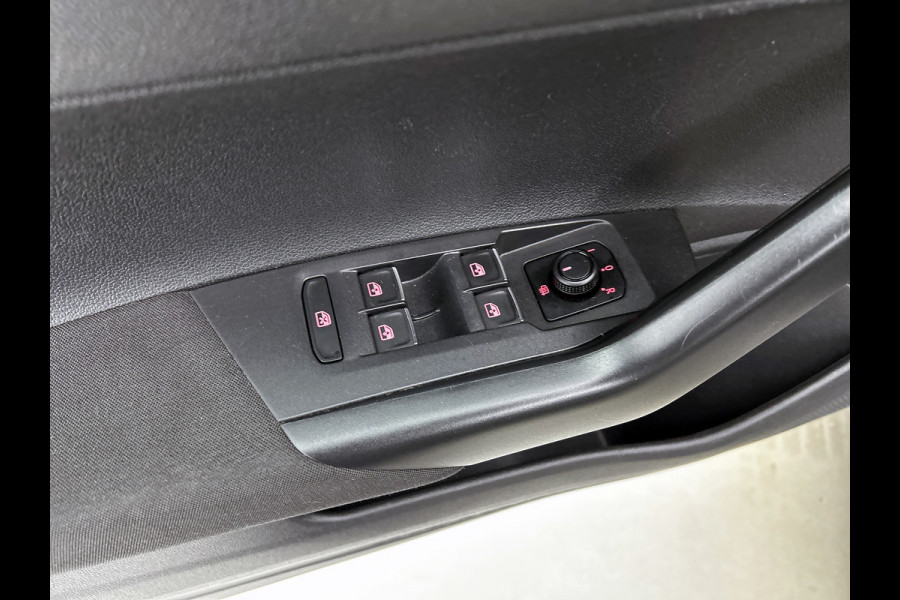 Volkswagen Polo 1.0 TSI Comfortline (NL-auto, Panorama, Navi, Carplay/ Android Auto, APP-Connect, Climate Con, Cruise Con, Etc)