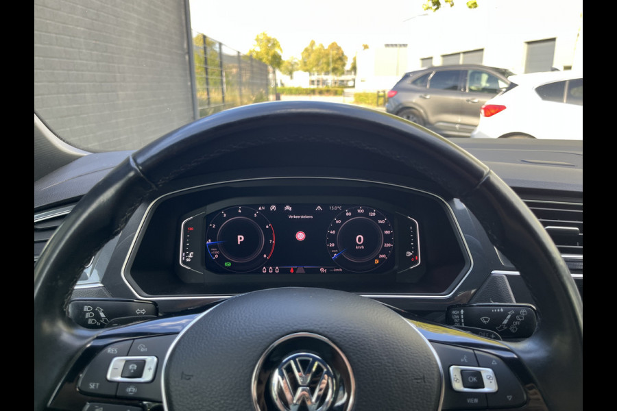 Volkswagen Tiguan 1.5 TSI ACT Highline Business R 150pk/110kW DSG Automaat 7-traps | NL Auto Eerste eigenaar! | Elektr. trekhaak | Camera | Carplay/Android Auto | Navigatie | 19 inch | etc. etc.