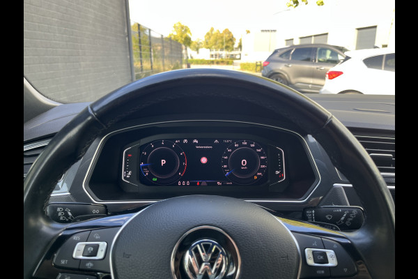 Volkswagen Tiguan 1.5 TSI ACT Highline Business R 150pk/110kW DSG Automaat 7-traps | NL Auto Eerste eigenaar! | Elektr. trekhaak | Camera | Carplay/Android Auto | Navigatie | 19 inch | etc. etc.