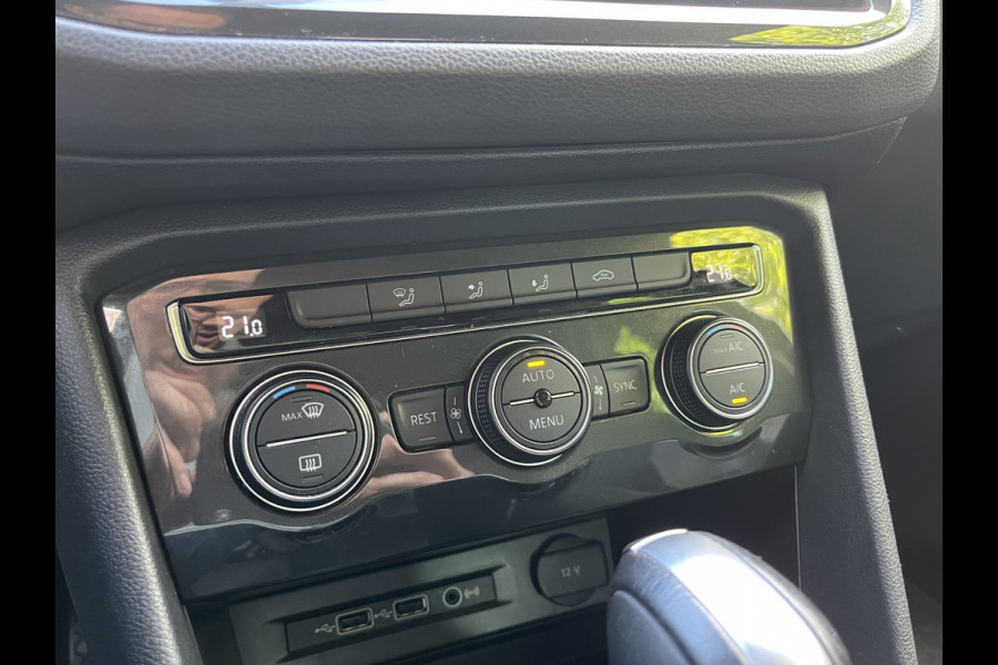Volkswagen Tiguan 1.5 TSI ACT Highline Business R 150pk/110kW DSG Automaat 7-traps | NL Auto Eerste eigenaar! | Elektr. trekhaak | Camera | Carplay/Android Auto | Navigatie | 19 inch | etc. etc.