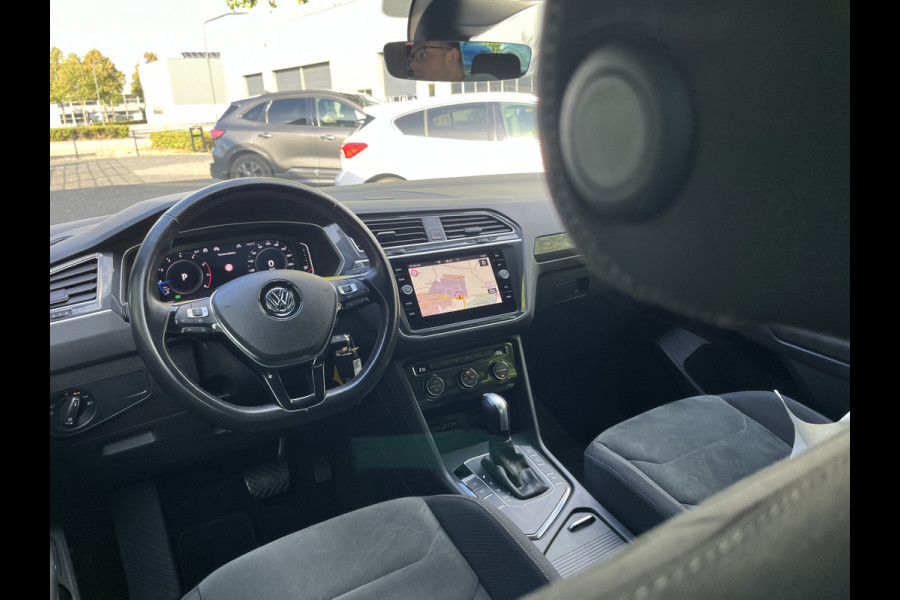 Volkswagen Tiguan 1.5 TSI ACT Highline Business R 150pk/110kW DSG Automaat 7-traps | NL Auto Eerste eigenaar! | Elektr. trekhaak | Camera | Carplay/Android Auto | Navigatie | 19 inch | etc. etc.