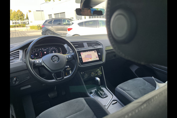 Volkswagen Tiguan 1.5 TSI ACT Highline Business R 150pk/110kW DSG Automaat 7-traps | NL Auto Eerste eigenaar! | Elektr. trekhaak | Camera | Carplay/Android Auto | Navigatie | 19 inch | etc. etc.