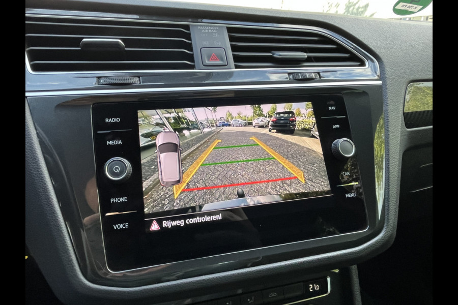 Volkswagen Tiguan 1.5 TSI ACT Highline Business R 150pk/110kW DSG Automaat 7-traps | NL Auto Eerste eigenaar! | Elektr. trekhaak | Camera | Carplay/Android Auto | Navigatie | 19 inch | etc. etc.