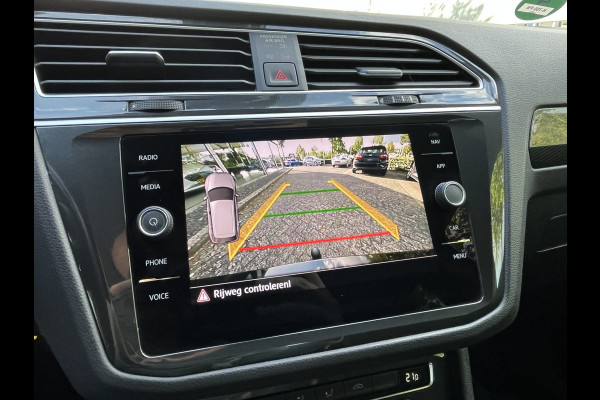 Volkswagen Tiguan 1.5 TSI ACT Highline Business R 150pk/110kW DSG Automaat 7-traps | NL Auto Eerste eigenaar! | Elektr. trekhaak | Camera | Carplay/Android Auto | Navigatie | 19 inch | etc. etc.