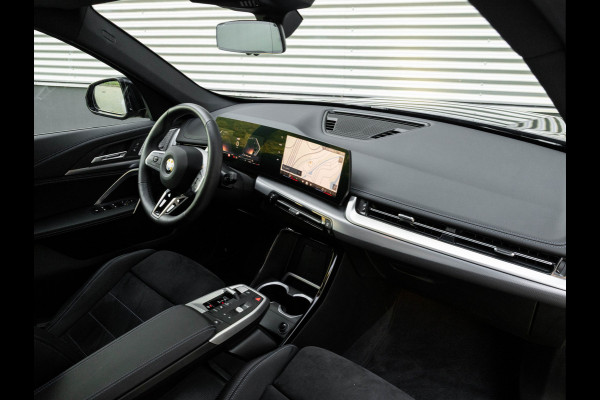 BMW X1 sDrive18i M-Sport Pro - Pano - Trekhaak - Driving Ass Plus - Harman Kardon