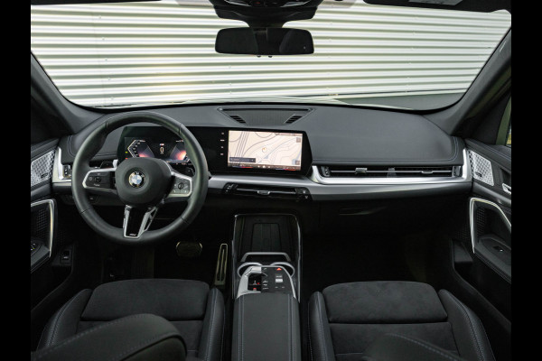 BMW X1 sDrive18i M-Sport Pro - Pano - Trekhaak - Driving Ass Plus - Harman Kardon