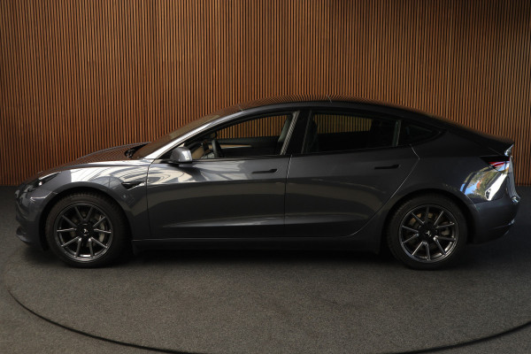Tesla Model 3 Long Range AWD Dual Motor 75 kWh Autopilot ACC 360° Stuurverwarming Leer PDC Navi Panoramadak Elektr. achterklep Stoelverwarming voor & achter Climate voor & achter LM velgen BTW auto! Nieuw! Tesla Model 3 Long Range AWD Dual Motor 75 kWh Autopilot ACC 360° Stuurverwarming Leer PDC Navi Panoramadak Elektr. achterklep Stoelverwarming voor & achter Climate voor & achter LM velgen BTW auto! Nieuw!