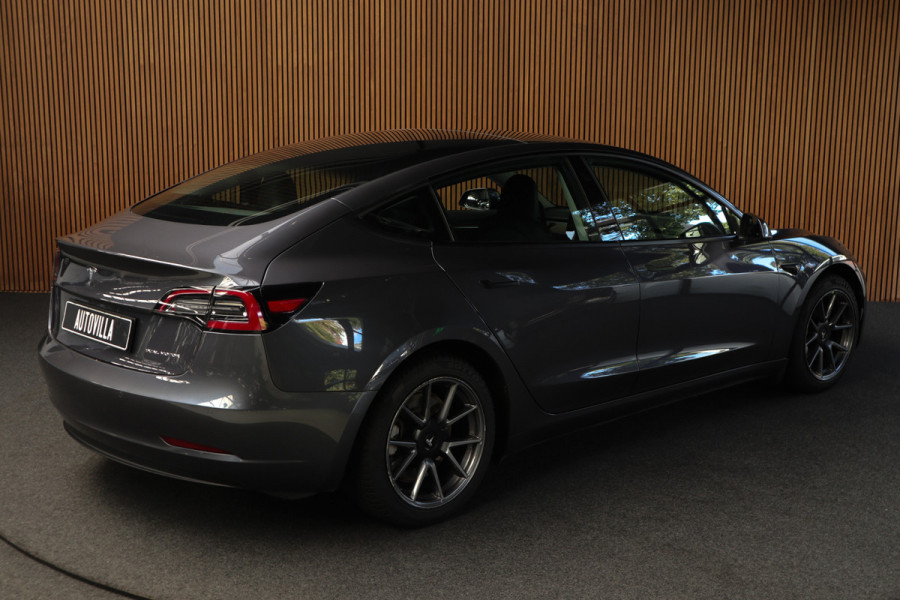Tesla Model 3 Long Range AWD Dual Motor 75 kWh Autopilot ACC 360° Stuurverwarming Leer PDC Navi Panoramadak Elektr. achterklep Stoelverwarming voor & achter Climate voor & achter LM velgen BTW auto! Nieuw! Tesla Model 3 Long Range AWD Dual Motor 75 kWh Autopilot ACC 360° Stuurverwarming Leer PDC Navi Panoramadak Elektr. achterklep Stoelverwarming voor & achter Climate voor & achter LM velgen BTW auto! Nieuw!
