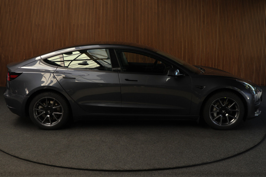 Tesla Model 3 Long Range AWD Dual Motor 75 kWh Autopilot ACC 360° Stuurverwarming Leer PDC Navi Panoramadak Elektr. achterklep Stoelverwarming voor & achter Climate voor & achter LM velgen BTW auto! Nieuw! Tesla Model 3 Long Range AWD Dual Motor 75 kWh Autopilot ACC 360° Stuurverwarming Leer PDC Navi Panoramadak Elektr. achterklep Stoelverwarming voor & achter Climate voor & achter LM velgen BTW auto! Nieuw!