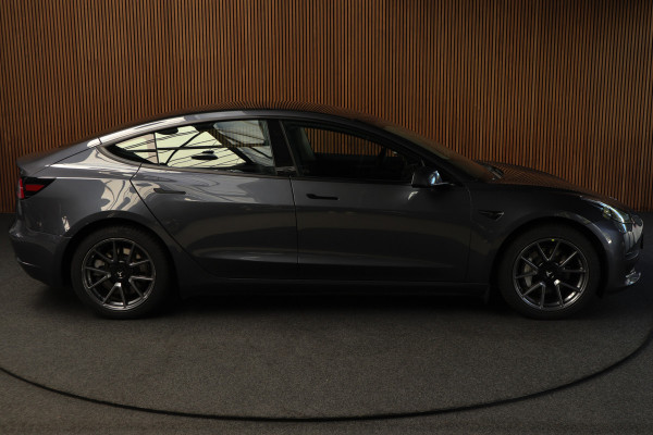 Tesla Model 3 Long Range AWD Dual Motor 75 kWh Autopilot ACC 360° Stuurverwarming Leer PDC Navi Panoramadak Elektr. achterklep Stoelverwarming voor & achter Climate voor & achter LM velgen BTW auto! Nieuw! Tesla Model 3 Long Range AWD Dual Motor 75 kWh Autopilot ACC 360° Stuurverwarming Leer PDC Navi Panoramadak Elektr. achterklep Stoelverwarming voor & achter Climate voor & achter LM velgen BTW auto! Nieuw!