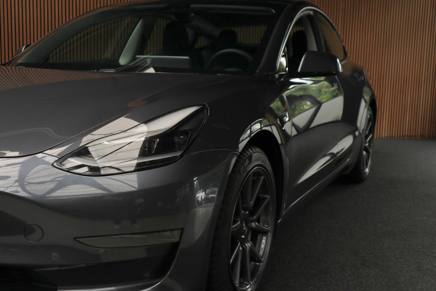 Tesla Model 3 Long Range AWD Dual Motor 75 kWh Autopilot ACC 360° Stuurverwarming Leer PDC Navi Panoramadak Elektr. achterklep Stoelverwarming voor & achter Climate voor & achter LM velgen BTW auto! Nieuw! Tesla Model 3 Long Range AWD Dual Motor 75 kWh Autopilot ACC 360° Stuurverwarming Leer PDC Navi Panoramadak Elektr. achterklep Stoelverwarming voor & achter Climate voor & achter LM velgen BTW auto! Nieuw!