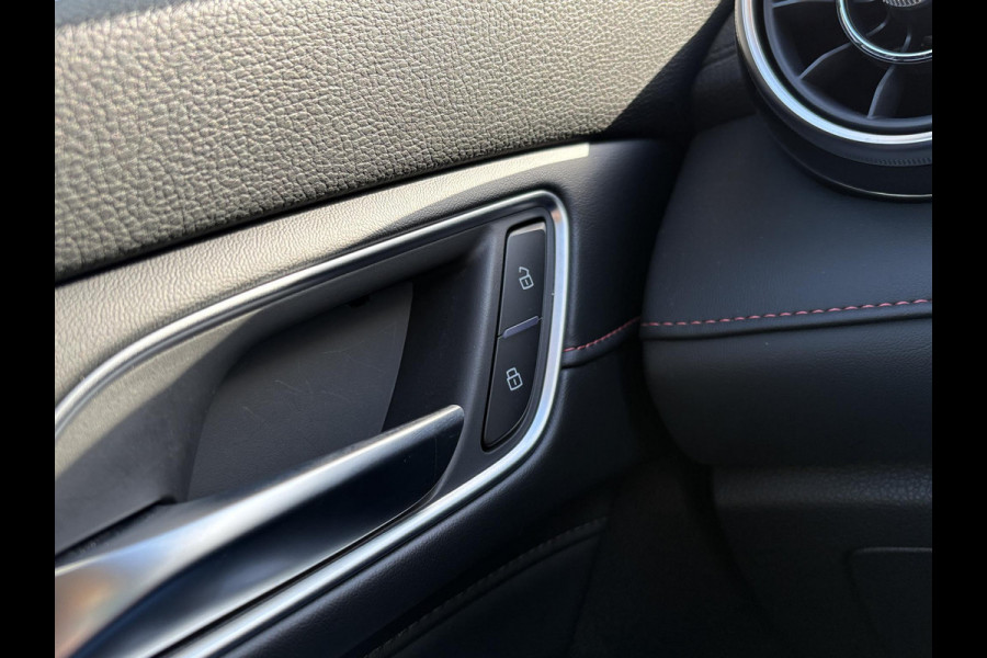 MG EHS 1.5 TGDI Luxury Plug-in Hybride 258pk | Adaptieve Cruise | Lederen Bekleding | Achteruitrijcamera | Navigatie | Elektrische Bestuurdersstoel MG EHS 1.5 TGDI Luxury Plug-in Hybride 258pk | Adaptieve Cruise | Lederen Bekleding | Achteruitrijcamera | Navigatie | Elektrische Bestuurdersstoel