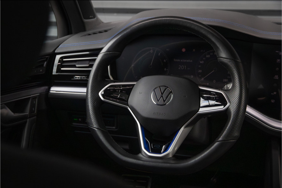 Volkswagen Touareg 3.0 TSi 4MOTION R Black-22 inch-Trekhaak