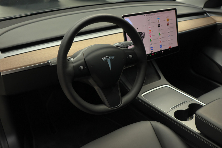 Tesla Model 3 Long Range AWD Dual Motor 75 kWh Autopilot ACC 360° Stuurverwarming Leer PDC Navi Panoramadak Elektr. achterklep Stoelverwarming voor & achter Climate voor & achter LM velgen BTW auto! Nieuw! Tesla Model 3 Long Range AWD Dual Motor 75 kWh Autopilot ACC 360° Stuurverwarming Leer PDC Navi Panoramadak Elektr. achterklep Stoelverwarming voor & achter Climate voor & achter LM velgen BTW auto! Nieuw!