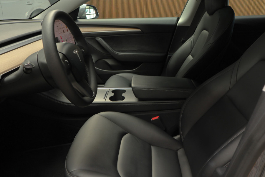 Tesla Model 3 Long Range AWD Dual Motor 75 kWh Autopilot ACC 360° Stuurverwarming Leer PDC Navi Panoramadak Elektr. achterklep Stoelverwarming voor & achter Climate voor & achter LM velgen BTW auto! Nieuw! Tesla Model 3 Long Range AWD Dual Motor 75 kWh Autopilot ACC 360° Stuurverwarming Leer PDC Navi Panoramadak Elektr. achterklep Stoelverwarming voor & achter Climate voor & achter LM velgen BTW auto! Nieuw!
