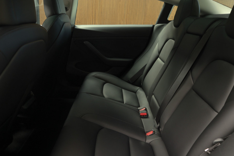 Tesla Model 3 Long Range AWD Dual Motor 75 kWh Autopilot ACC 360° Stuurverwarming Leer PDC Navi Panoramadak Elektr. achterklep Stoelverwarming voor & achter Climate voor & achter LM velgen BTW auto! Nieuw! Tesla Model 3 Long Range AWD Dual Motor 75 kWh Autopilot ACC 360° Stuurverwarming Leer PDC Navi Panoramadak Elektr. achterklep Stoelverwarming voor & achter Climate voor & achter LM velgen BTW auto! Nieuw!