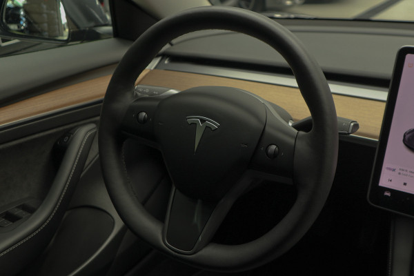 Tesla Model 3 Long Range AWD Dual Motor 75 kWh Autopilot ACC 360° Stuurverwarming Leer PDC Navi Panoramadak Elektr. achterklep Stoelverwarming voor & achter Climate voor & achter LM velgen BTW auto! Nieuw! Tesla Model 3 Long Range AWD Dual Motor 75 kWh Autopilot ACC 360° Stuurverwarming Leer PDC Navi Panoramadak Elektr. achterklep Stoelverwarming voor & achter Climate voor & achter LM velgen BTW auto! Nieuw!