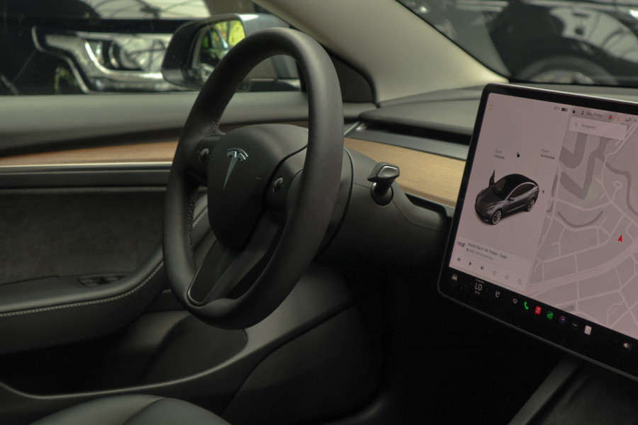 Tesla Model 3 Long Range AWD Dual Motor 75 kWh Autopilot ACC 360° Stuurverwarming Leer PDC Navi Panoramadak Elektr. achterklep Stoelverwarming voor & achter Climate voor & achter LM velgen BTW auto! Nieuw! Tesla Model 3 Long Range AWD Dual Motor 75 kWh Autopilot ACC 360° Stuurverwarming Leer PDC Navi Panoramadak Elektr. achterklep Stoelverwarming voor & achter Climate voor & achter LM velgen BTW auto! Nieuw!