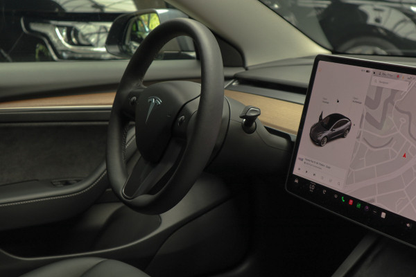 Tesla Model 3 Long Range AWD Dual Motor 75 kWh Autopilot ACC 360° Stuurverwarming Leer PDC Navi Panoramadak Elektr. achterklep Stoelverwarming voor & achter Climate voor & achter LM velgen BTW auto! Nieuw! Tesla Model 3 Long Range AWD Dual Motor 75 kWh Autopilot ACC 360° Stuurverwarming Leer PDC Navi Panoramadak Elektr. achterklep Stoelverwarming voor & achter Climate voor & achter LM velgen BTW auto! Nieuw!