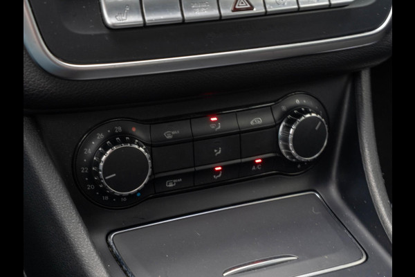 Mercedes-Benz CLA-Klasse 180 Business Solution AMG / Led / Navi / Camera / Carplay / Cruise