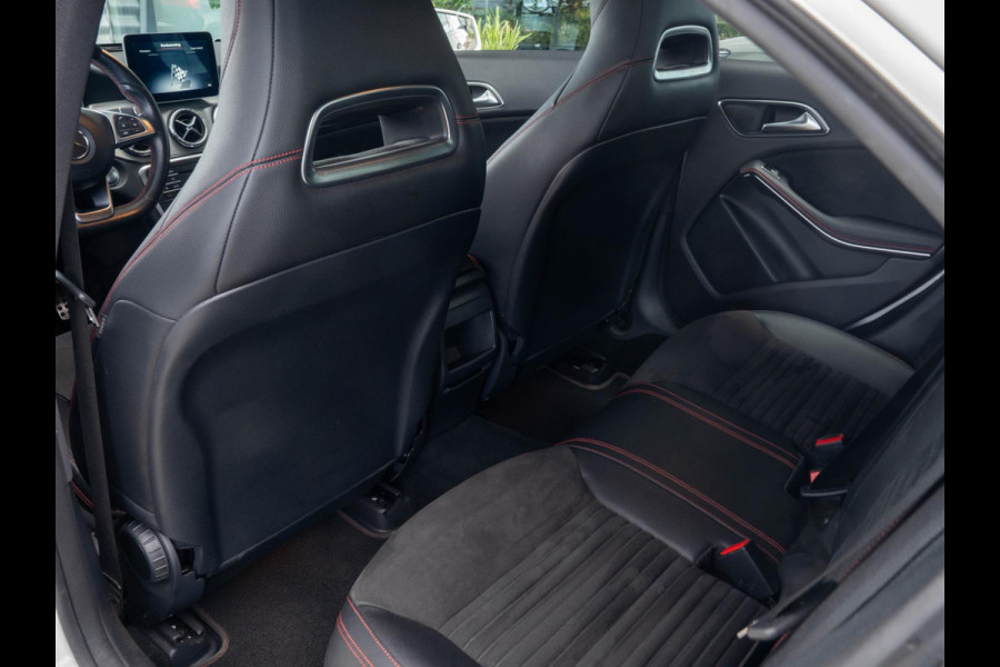 Mercedes-Benz CLA-Klasse 180 Business Solution AMG / Led / Navi / Camera / Carplay / Cruise