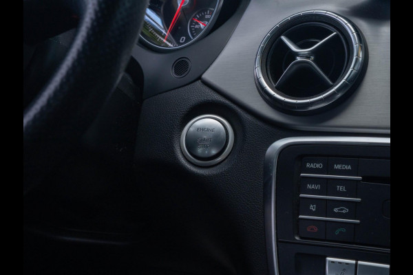 Mercedes-Benz CLA-Klasse 180 Business Solution AMG / Led / Navi / Camera / Carplay / Cruise