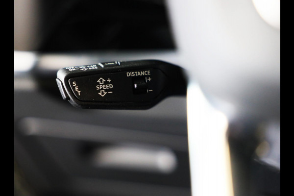 Audi Q3 45 TFSI e S Line Competition / Acc / Lane Assist / Dode Hoek / Open Panoramadak / Led / Virtual Cockpit / Pdc / 21 Inch