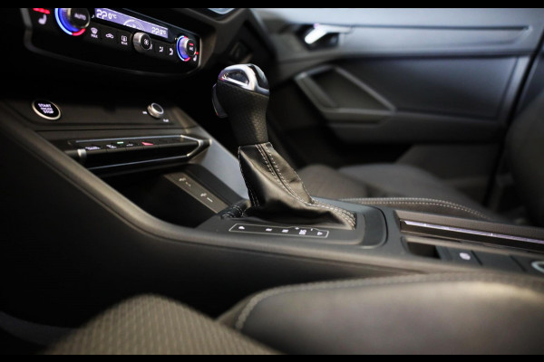 Audi Q3 45 TFSI e S Line Competition / Acc / Lane Assist / Dode Hoek / Open Panoramadak / Led / Virtual Cockpit / Pdc / 21 Inch
