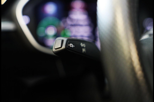 Audi Q3 45 TFSI e S Line Competition / Acc / Lane Assist / Dode Hoek / Open Panoramadak / Led / Virtual Cockpit / Pdc / 21 Inch