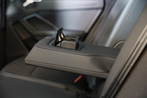 Audi Q3 45 TFSI e S Line Competition / Acc / Lane Assist / Dode Hoek / Open Panoramadak / Led / Virtual Cockpit / Pdc / 21 Inch