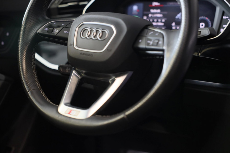 Audi Q3 45 TFSI e S Line Competition / Acc / Lane Assist / Dode Hoek / Open Panoramadak / Led / Virtual Cockpit / Pdc / 21 Inch