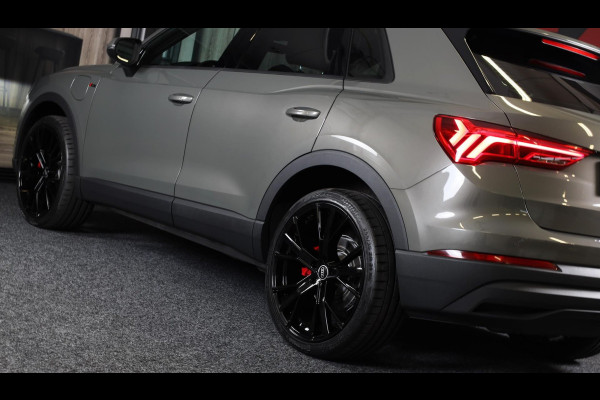 Audi Q3 45 TFSI e S Line Competition / Acc / Lane Assist / Dode Hoek / Open Panoramadak / Led / Virtual Cockpit / Pdc / 21 Inch