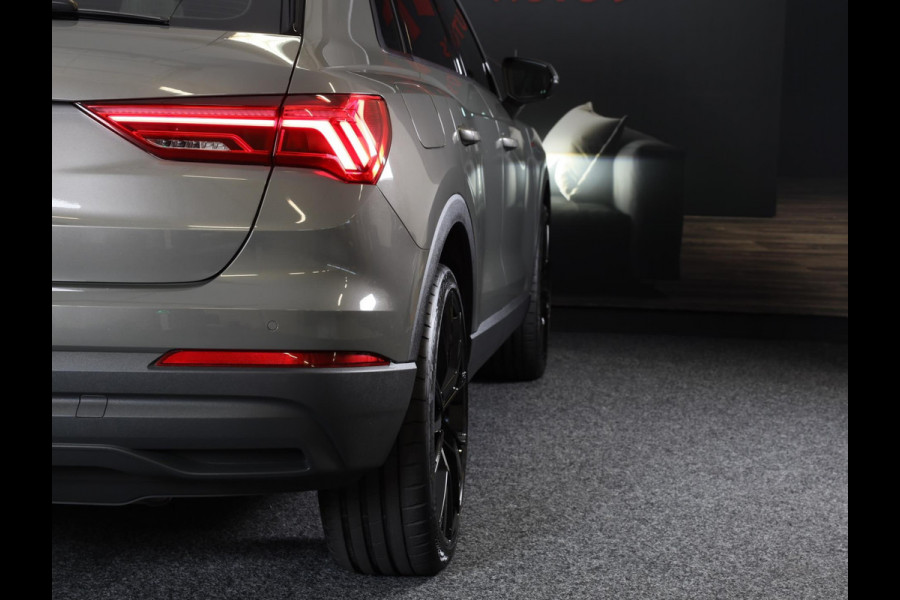 Audi Q3 45 TFSI e S Line Competition / Acc / Lane Assist / Dode Hoek / Open Panoramadak / Led / Virtual Cockpit / Pdc / 21 Inch