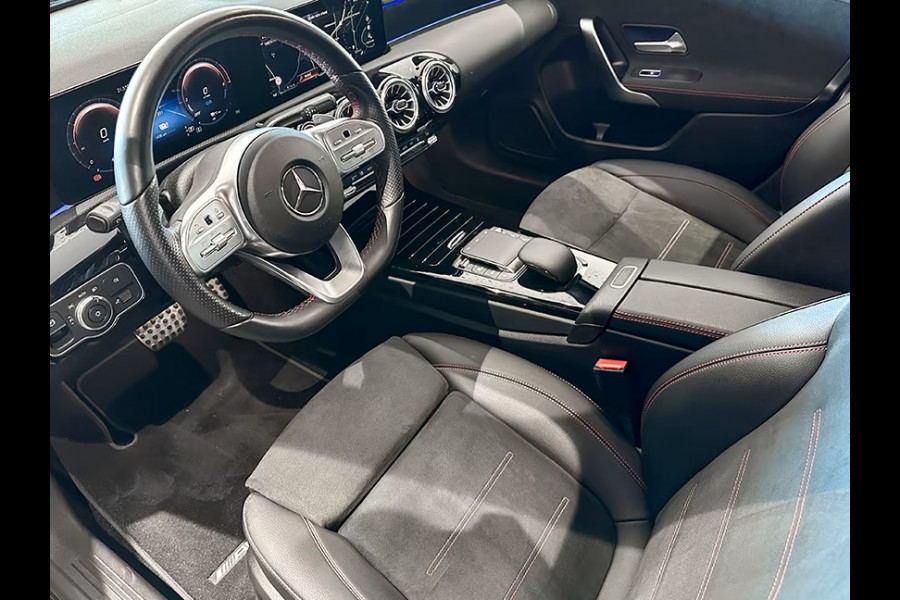 Mercedes-Benz A-Klasse 250 e AMG ** LED, MBUX+, MAGNO GRAU, PANORAMA, 19-inch LMV, NIGHT, DODE HOEK ** 1e EIG - UNFALLFREI ** ** INFORMEER OOK NAAR ONZE AANTREKKELIJKE FINANCIAL-LEASE TARIEVEN **
