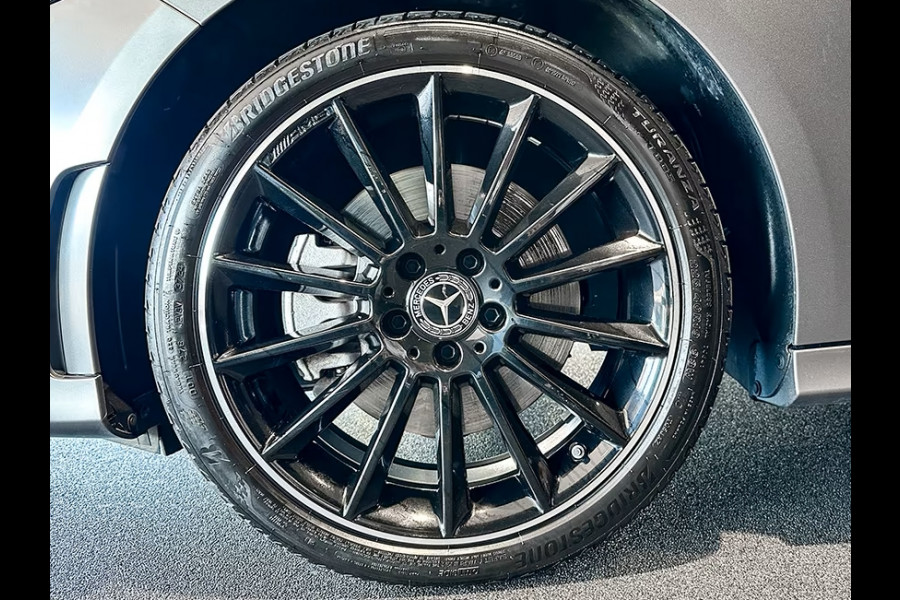 Mercedes-Benz A-Klasse 250 e AMG ** LED, MBUX+, MAGNO GRAU, PANORAMA, 19-inch LMV, NIGHT, DODE HOEK ** 1e EIG - UNFALLFREI ** ** INFORMEER OOK NAAR ONZE AANTREKKELIJKE FINANCIAL-LEASE TARIEVEN **