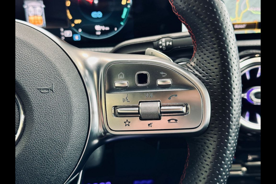 Mercedes-Benz A-Klasse 250 e AMG ** LED, MBUX+, MAGNO GRAU, PANORAMA, 19-inch LMV, NIGHT, DODE HOEK ** 1e EIG - UNFALLFREI ** ** INFORMEER OOK NAAR ONZE AANTREKKELIJKE FINANCIAL-LEASE TARIEVEN **