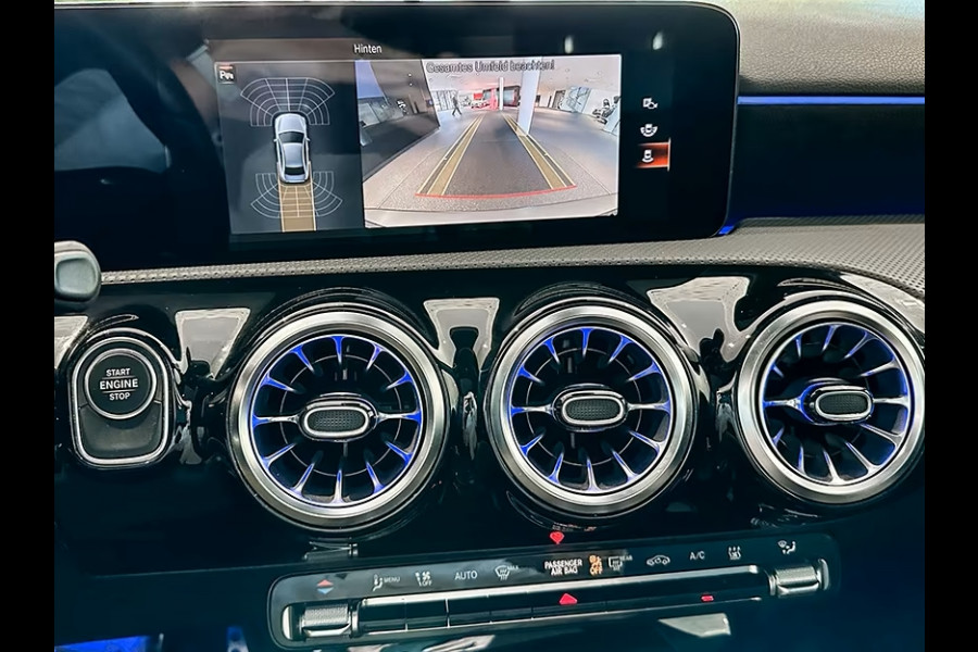 Mercedes-Benz A-Klasse 250 e AMG ** LED, MBUX+, MAGNO GRAU, PANORAMA, 19-inch LMV, NIGHT, DODE HOEK ** 1e EIG - UNFALLFREI ** ** INFORMEER OOK NAAR ONZE AANTREKKELIJKE FINANCIAL-LEASE TARIEVEN **