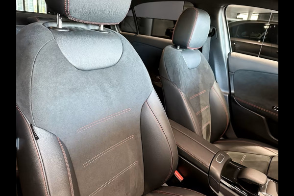 Mercedes-Benz A-Klasse 250 e AMG ** LED, MBUX+, MAGNO GRAU, PANORAMA, 19-inch LMV, NIGHT, DODE HOEK ** 1e EIG - UNFALLFREI ** ** INFORMEER OOK NAAR ONZE AANTREKKELIJKE FINANCIAL-LEASE TARIEVEN **