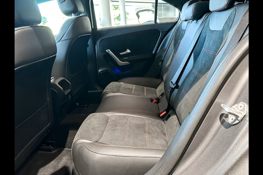 Mercedes-Benz A-Klasse 250 e AMG ** LED, MBUX+, MAGNO GRAU, PANORAMA, 19-inch LMV, NIGHT, DODE HOEK ** 1e EIG - UNFALLFREI ** ** INFORMEER OOK NAAR ONZE AANTREKKELIJKE FINANCIAL-LEASE TARIEVEN **
