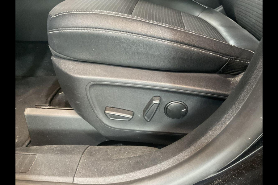 Ford Kuga 2.5 PHEV Titanium X | Trekhaak afneembaar | Half leder | Bang&Olufsen | Adpative cruise control | Winter Pack