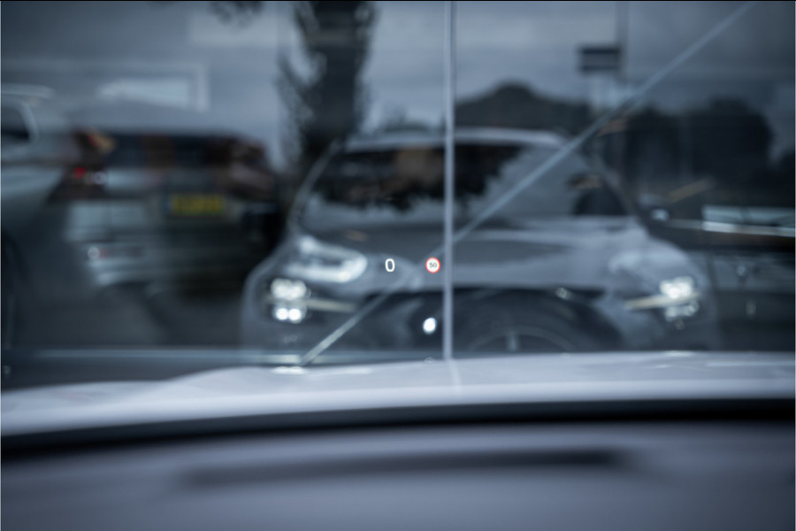 Volvo XC60 2.0 T6 Recharge AWD R-Design ** Luchtvering ** Panodak ** 360 HUD ** Trekhaak Volvo XC60 2.0 T6 Recharge AWD R-Design ** Luchtvering ** Panodak ** 360 HUD ** Trekhaak