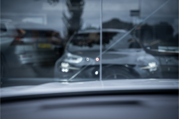 Volvo XC60 2.0 T6 Recharge AWD R-Design ** Luchtvering ** Panodak ** 360 HUD ** Trekhaak Volvo XC60 2.0 T6 Recharge AWD R-Design ** Luchtvering ** Panodak ** 360 HUD ** Trekhaak