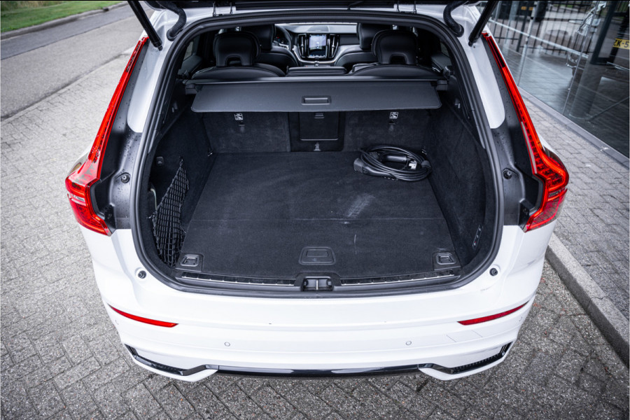 Volvo XC60 2.0 T6 Recharge AWD R-Design ** Luchtvering ** Panodak ** 360 HUD ** Trekhaak Volvo XC60 2.0 T6 Recharge AWD R-Design ** Luchtvering ** Panodak ** 360 HUD ** Trekhaak