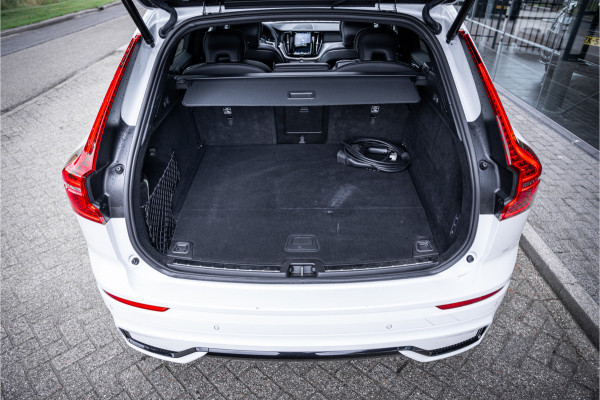 Volvo XC60 2.0 T6 Recharge AWD R-Design ** Luchtvering ** Panodak ** 360 HUD ** Trekhaak Volvo XC60 2.0 T6 Recharge AWD R-Design ** Luchtvering ** Panodak ** 360 HUD ** Trekhaak