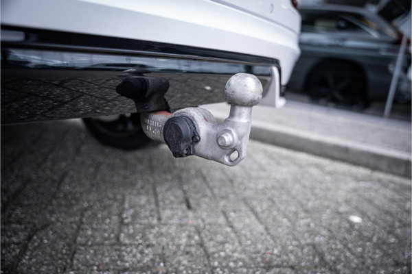 Volvo XC60 2.0 T6 Recharge AWD R-Design ** Luchtvering ** Panodak ** 360 HUD ** Trekhaak Volvo XC60 2.0 T6 Recharge AWD R-Design ** Luchtvering ** Panodak ** 360 HUD ** Trekhaak