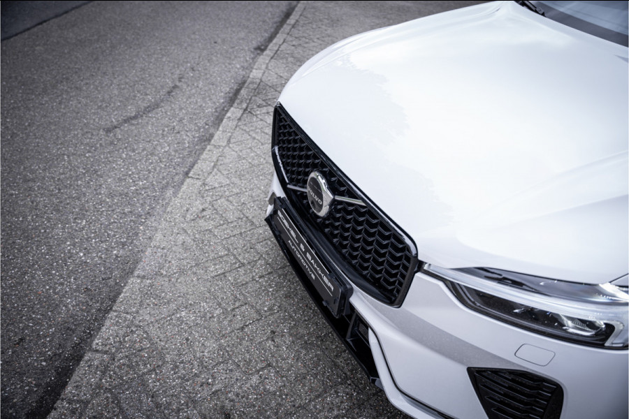 Volvo XC60 2.0 T6 Recharge AWD R-Design ** Luchtvering ** Panodak ** 360 HUD ** Trekhaak Volvo XC60 2.0 T6 Recharge AWD R-Design ** Luchtvering ** Panodak ** 360 HUD ** Trekhaak