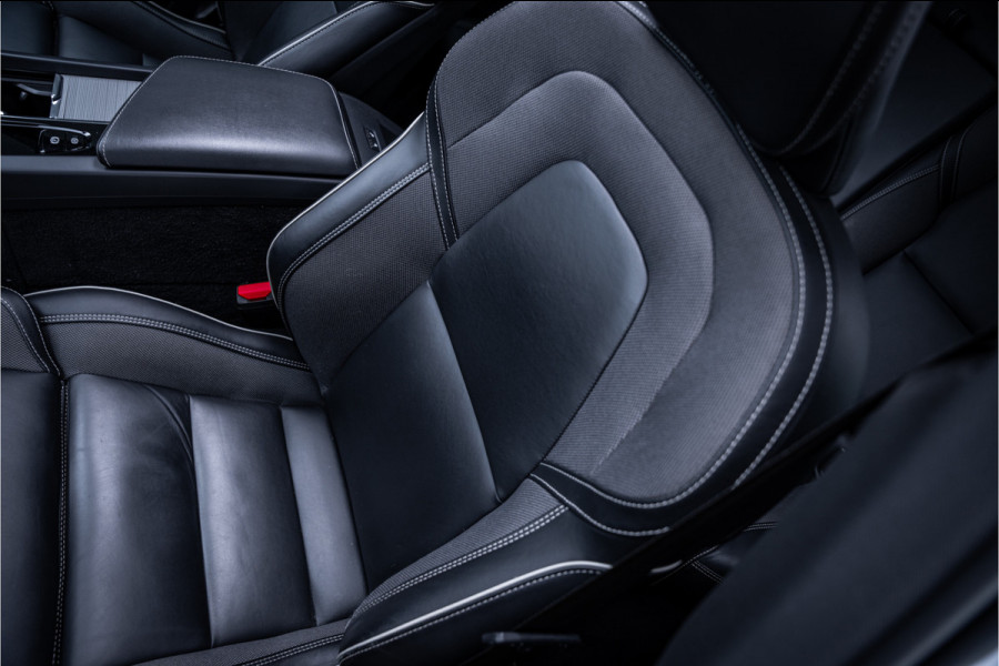 Volvo XC60 2.0 T6 Recharge AWD R-Design ** Luchtvering ** Panodak ** 360 HUD ** Trekhaak Volvo XC60 2.0 T6 Recharge AWD R-Design ** Luchtvering ** Panodak ** 360 HUD ** Trekhaak